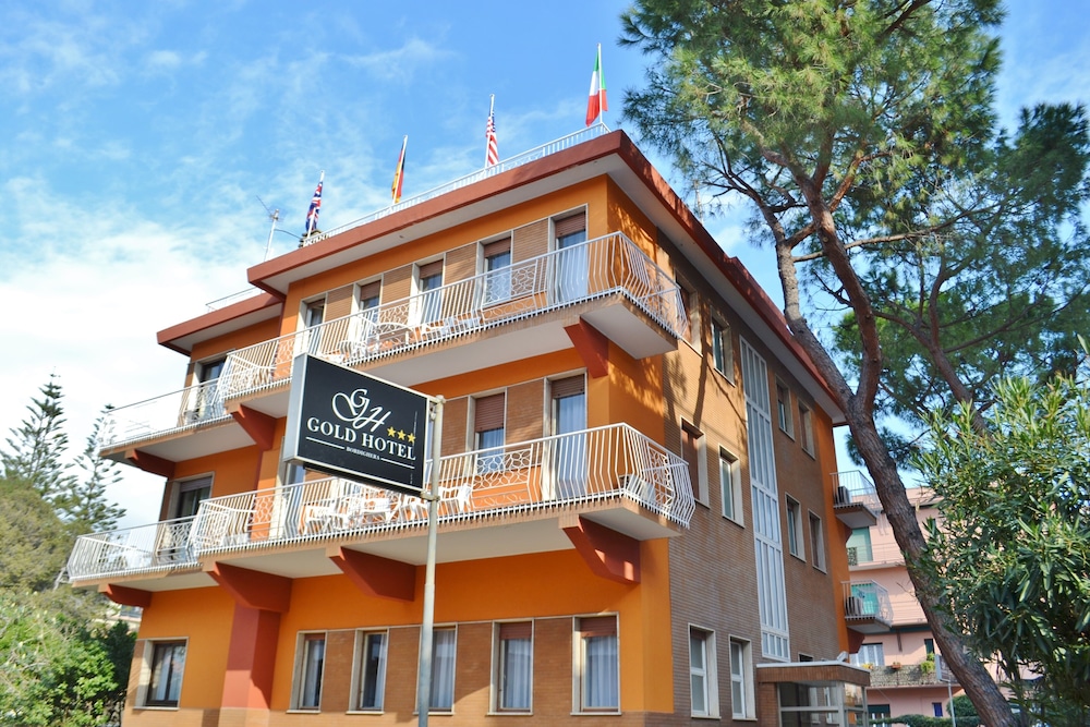 Gold Hotel 1/50
