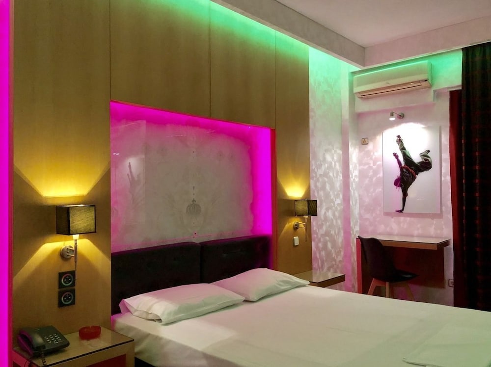 Olympic Hotel 15/23