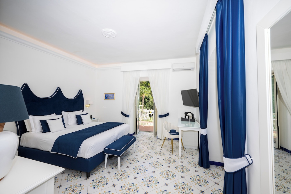 ROMANTIC, SUITE, KING BED, SEA VIEW, HOT TUB