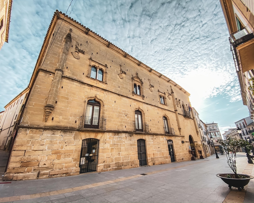 Palacio de Los Salcedo 3/50
