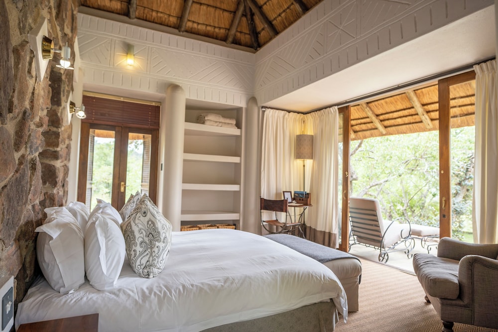 Ekuthuleni Lodge 10/50