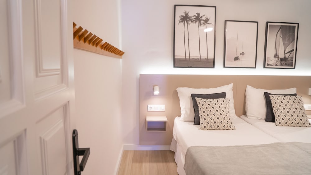 1 BEDROOM, SUPERIOR, APARTMENT, 4 BEDS