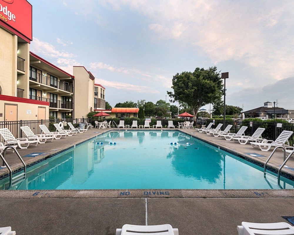Econo Lodge Inn and Suites Resort Rehoboth Beach 3/42