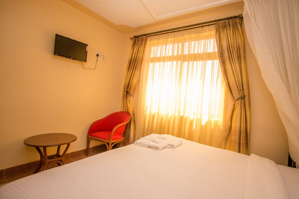 Alma Hotel 9/36