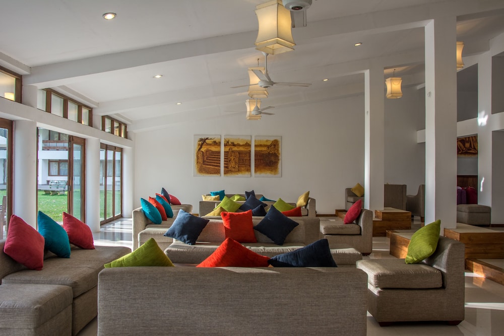 The Lakeside Hotel At Nuwarawewa 26/50