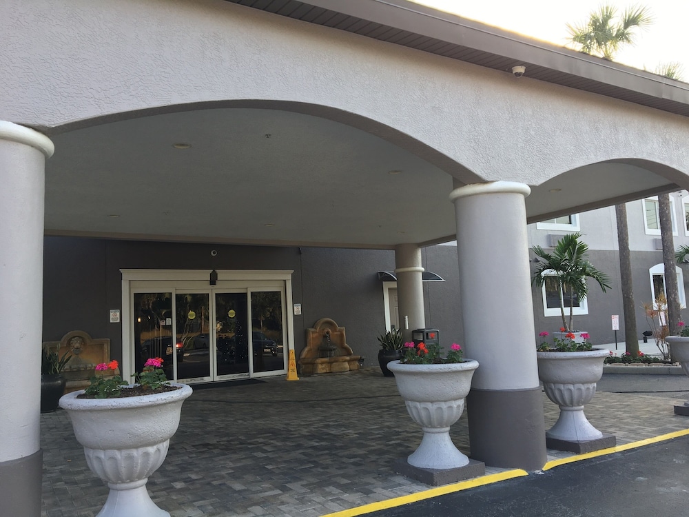 Days Inn & Suites By Wyndham Bonita Springs North Naples 24/28