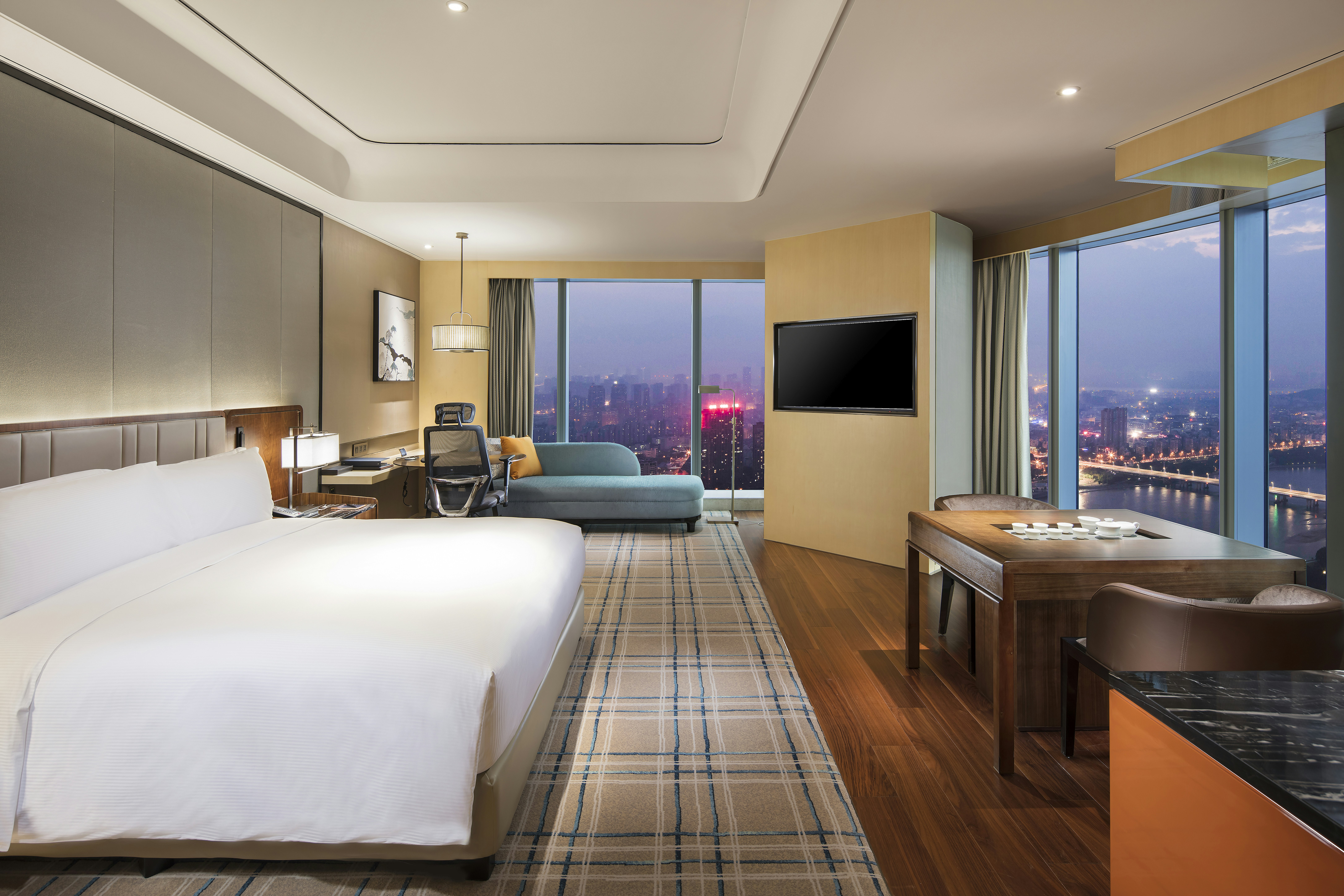 DELUXE, EXECUTIVE, KING BED