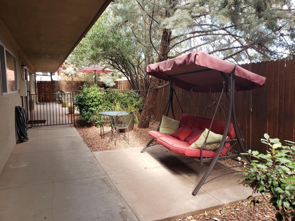 Baby Quail Inn 66/68