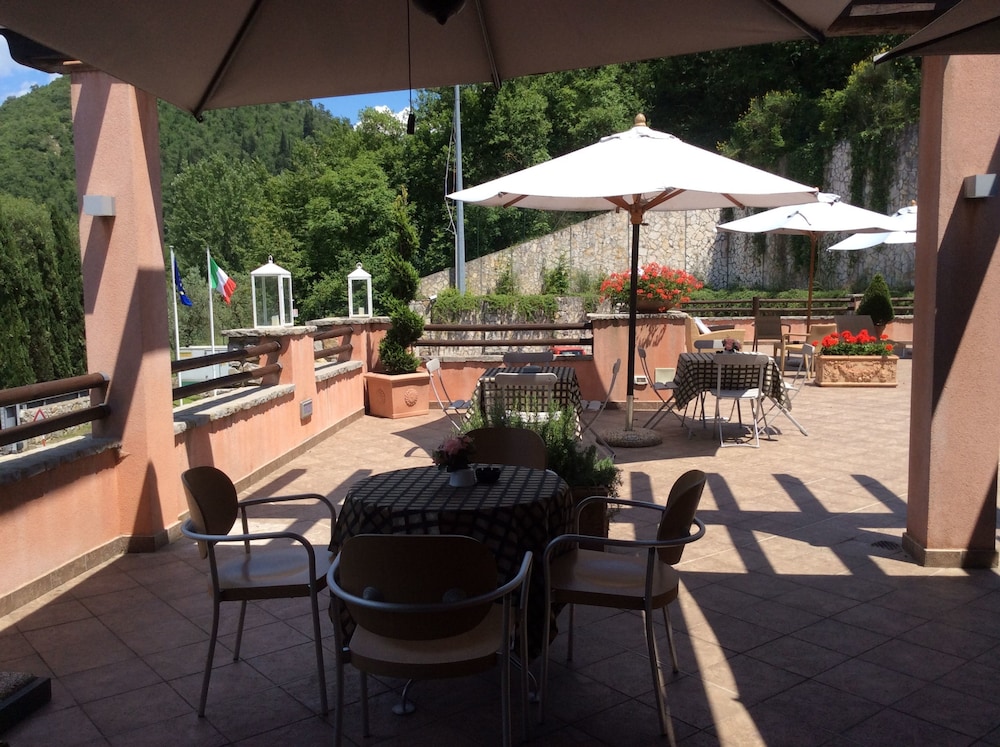 MERIDIANA COUNTRY HOTEL 35/41