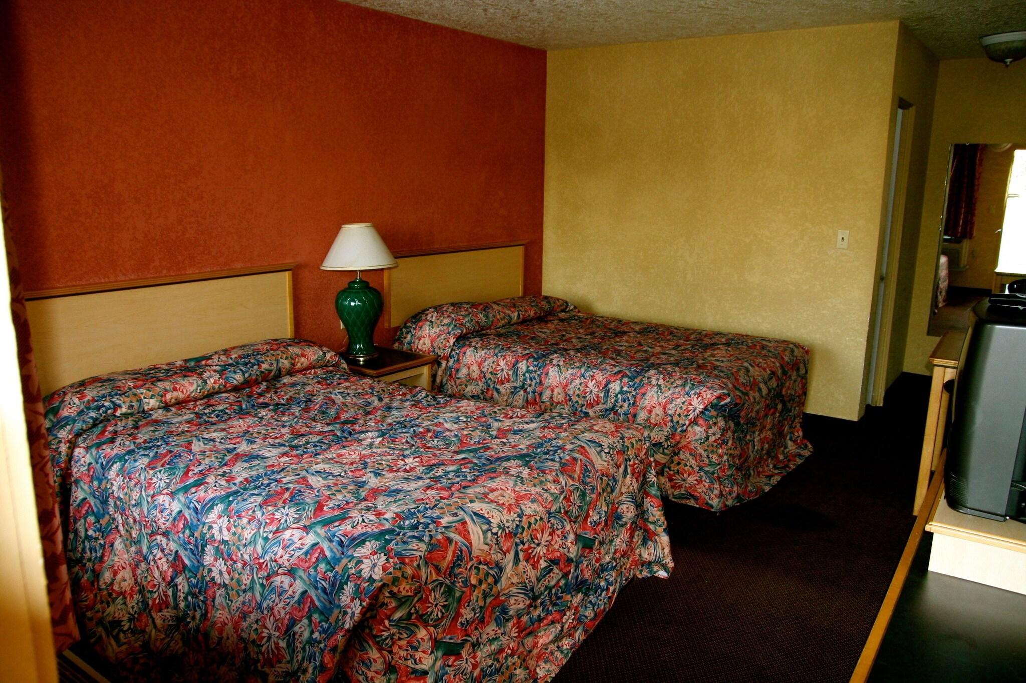Holiday Lodge Salem 6/15