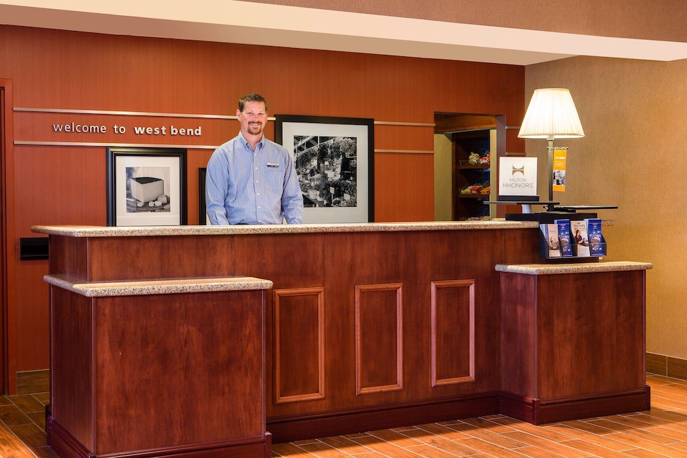 Hampton Inn & Suites West Bend 8/48