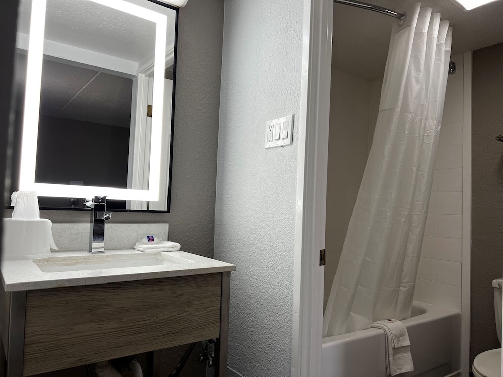 Motel6 Hazelwood, MO 40/46