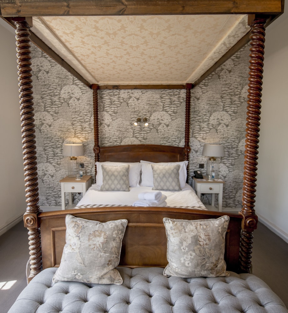 Stonehouse Court Hotel 16/80