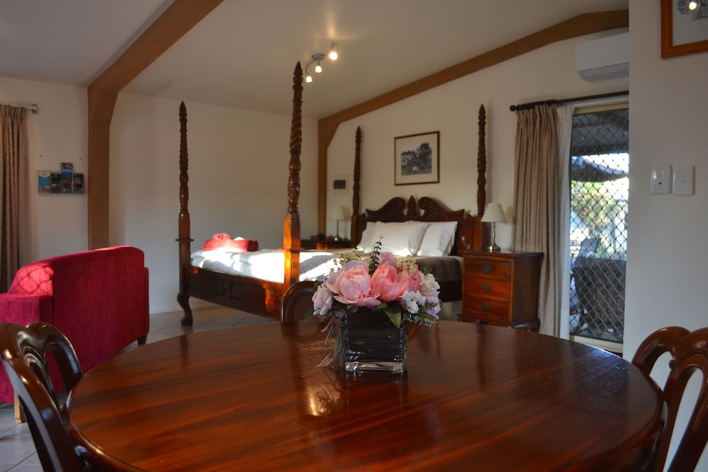 CLANDULLA COTTAGES 23/50