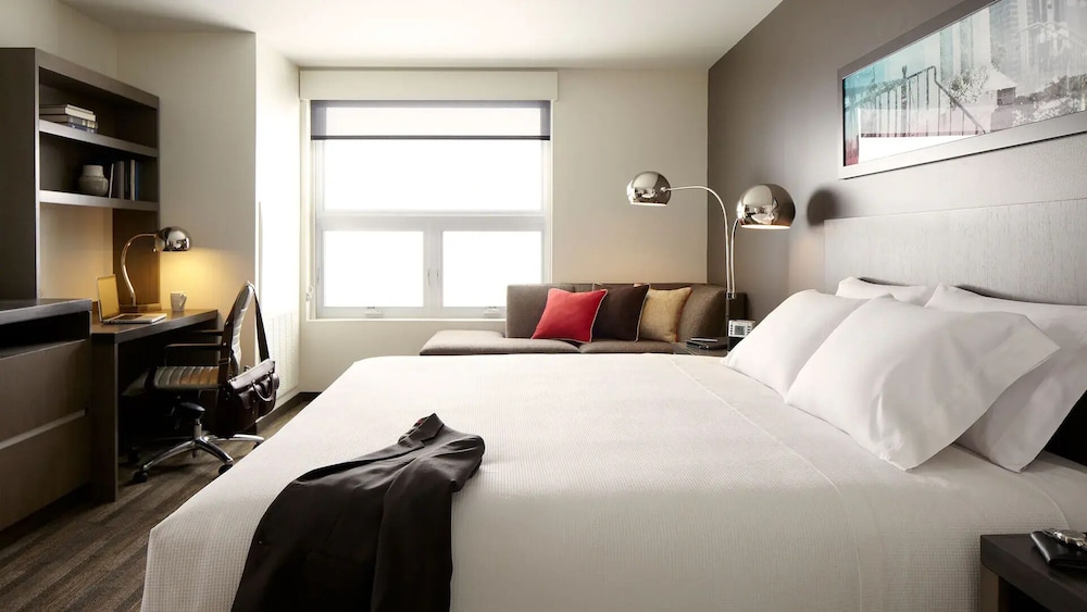 Guest Room, King Bed, Den