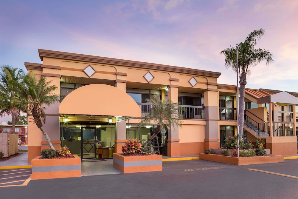Travelodge by Wyndham Fort Myers North 3/36