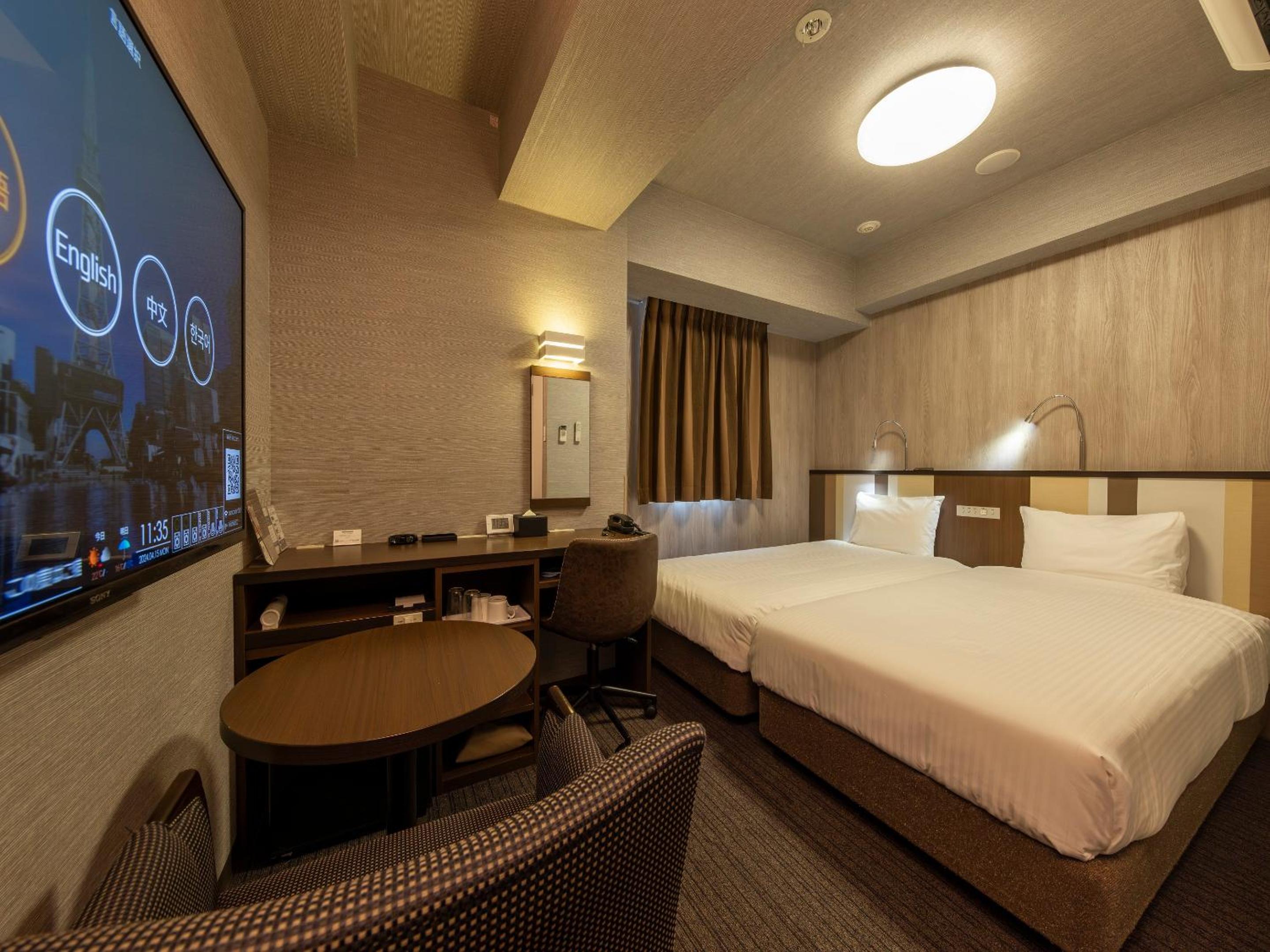 Hollywood, Single, Twin Beds, Smoking