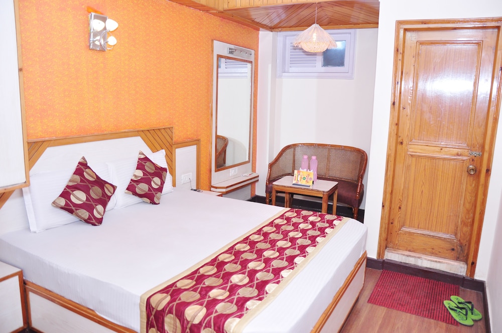 Hotel Sidharath 11/33