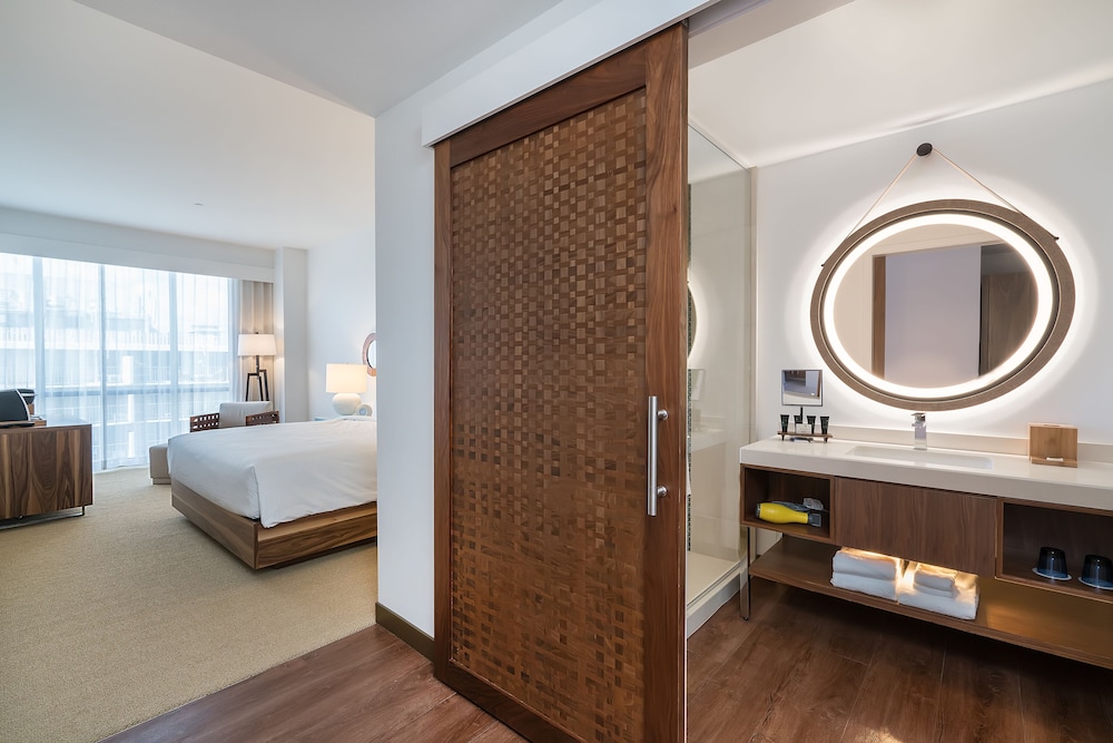 HYATT CENTRIC WAIKIKI BEACH 34/69