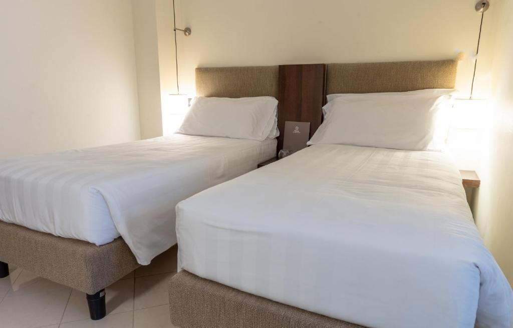 غرفة بسرير مزدوج أو سريرين منفصلين، Th Roma Carpegna Palace 3/5