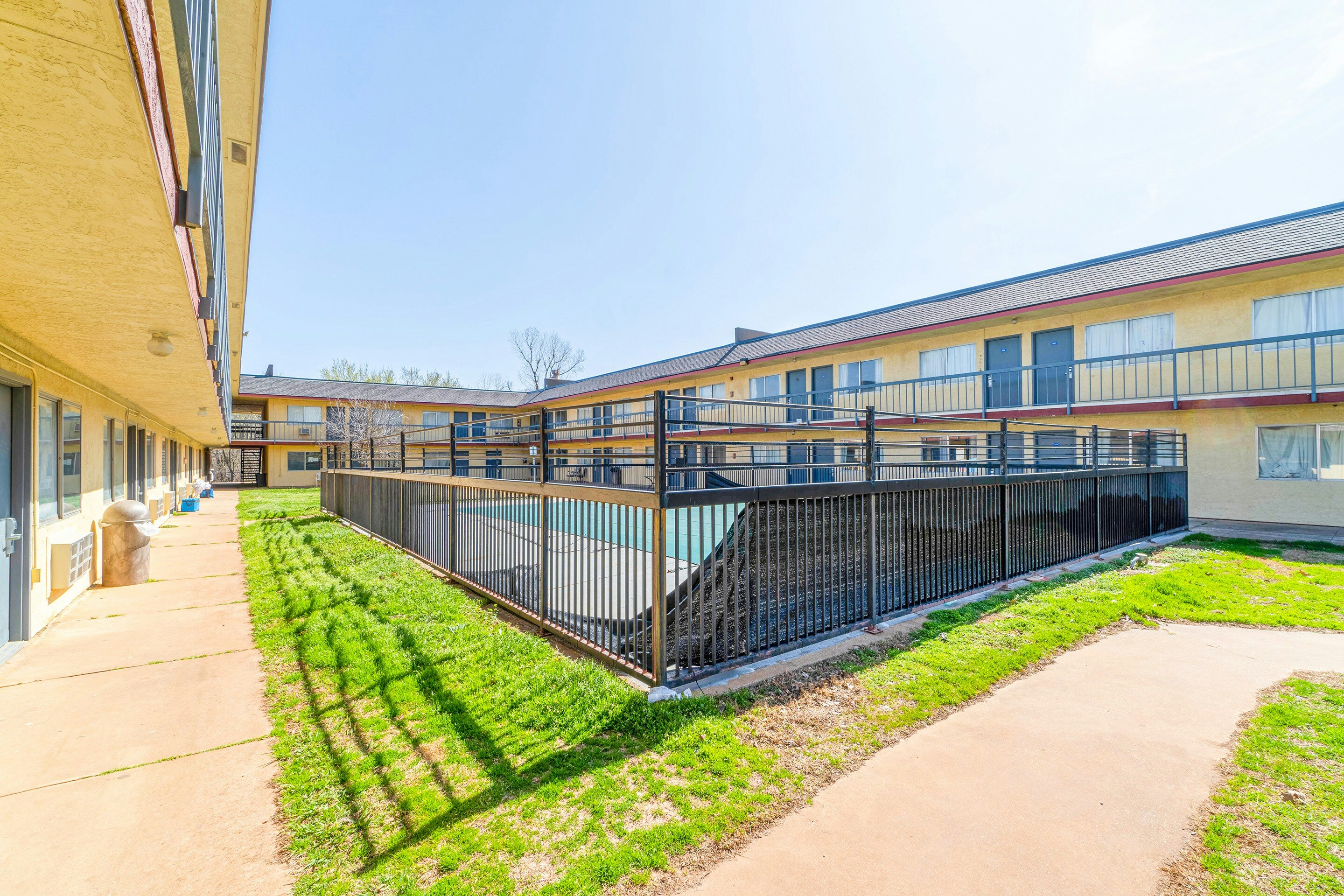 Castle Inn & Suites By OYO Chickasha 64/66