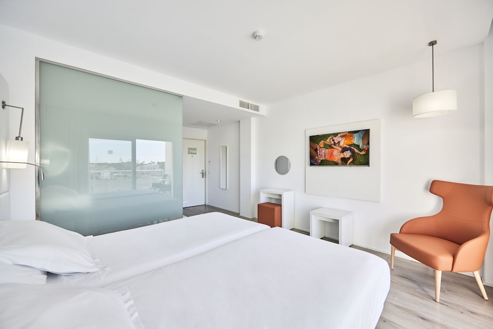 ROOM, TWIN BEDS, POOL VIEW, BALCONY