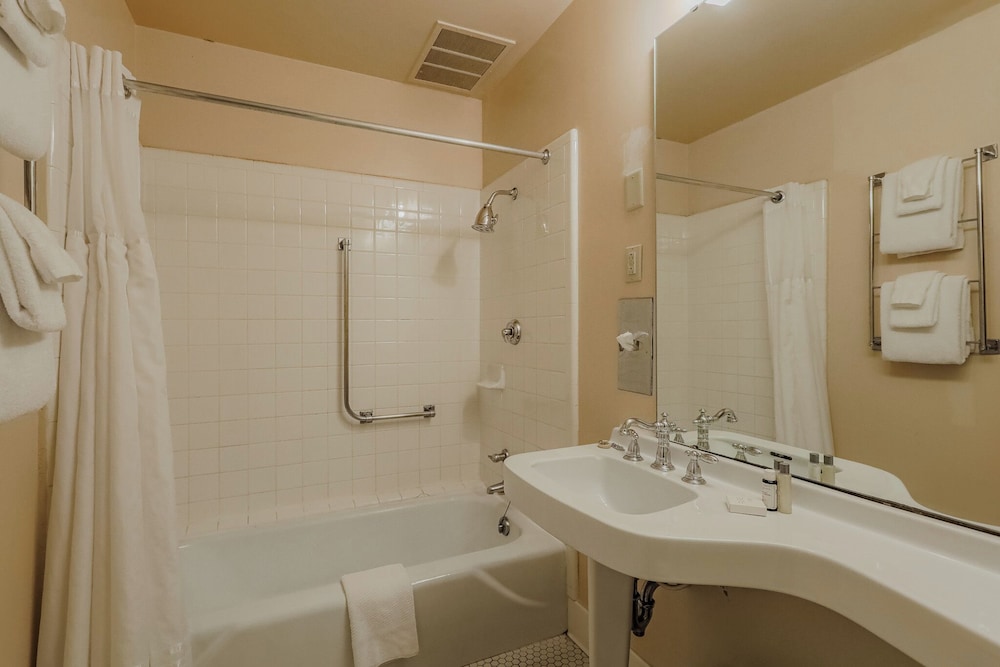 The Arlington Resort Hotel And Spa 53/54