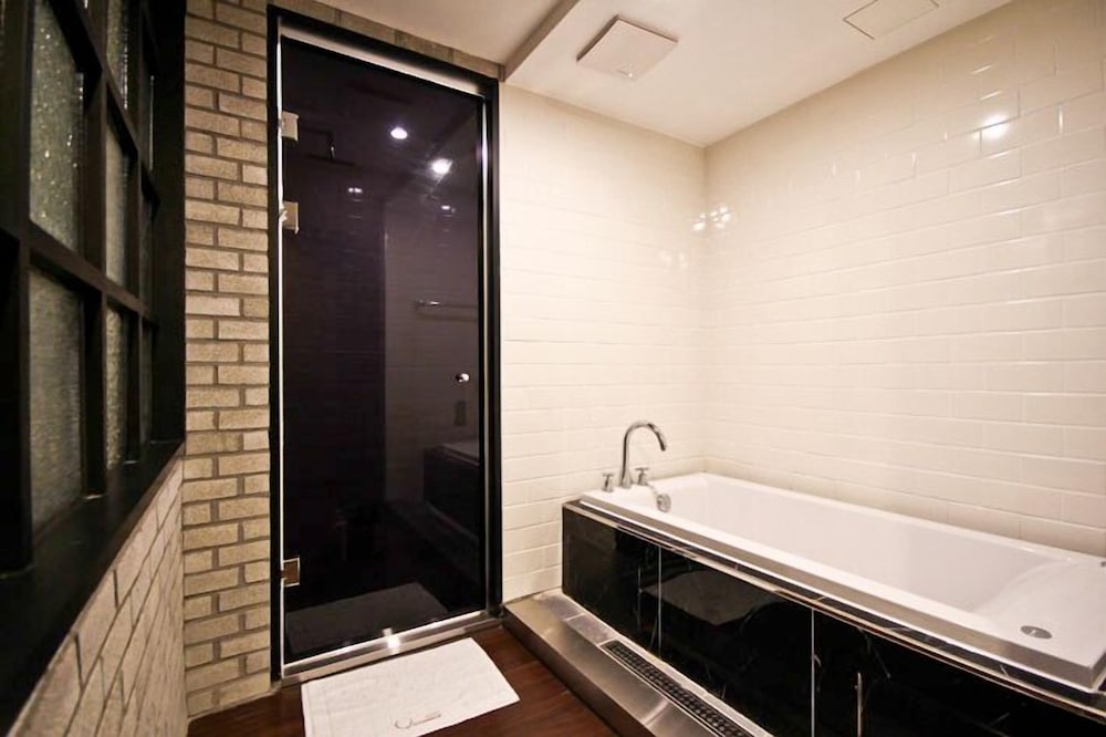 Comma Hotel Seomyeon 22/24