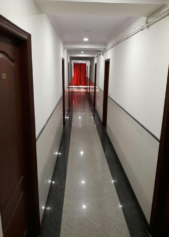 Oyo 12083 Hotel Champion Inn 5/25