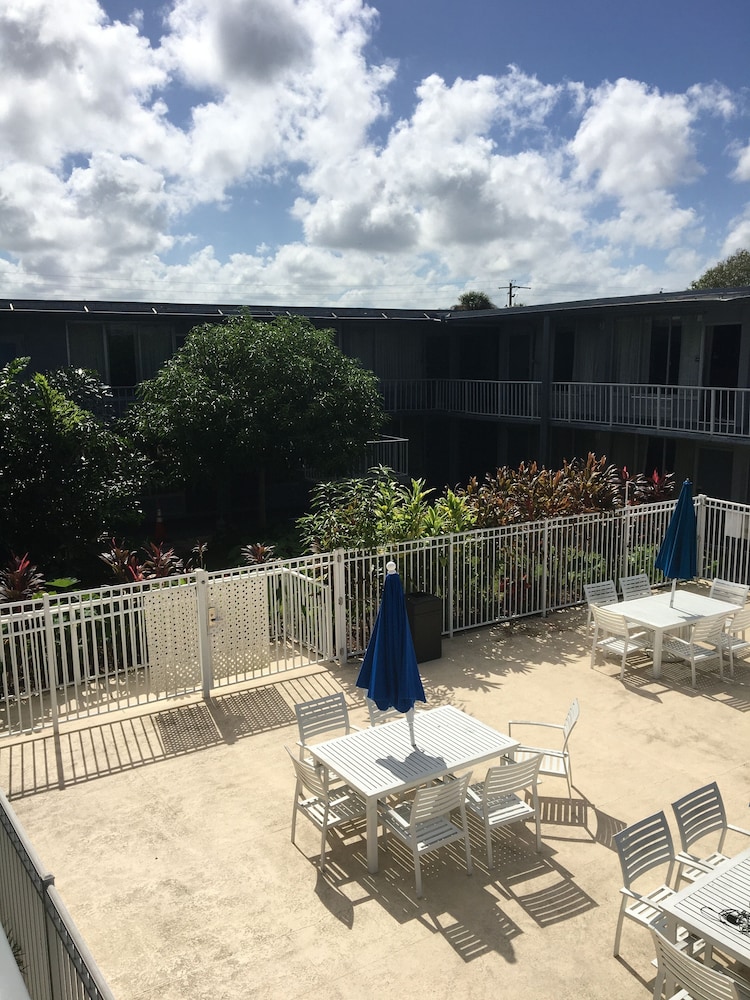 Days Inn by Wyndham Stuart 59/70
