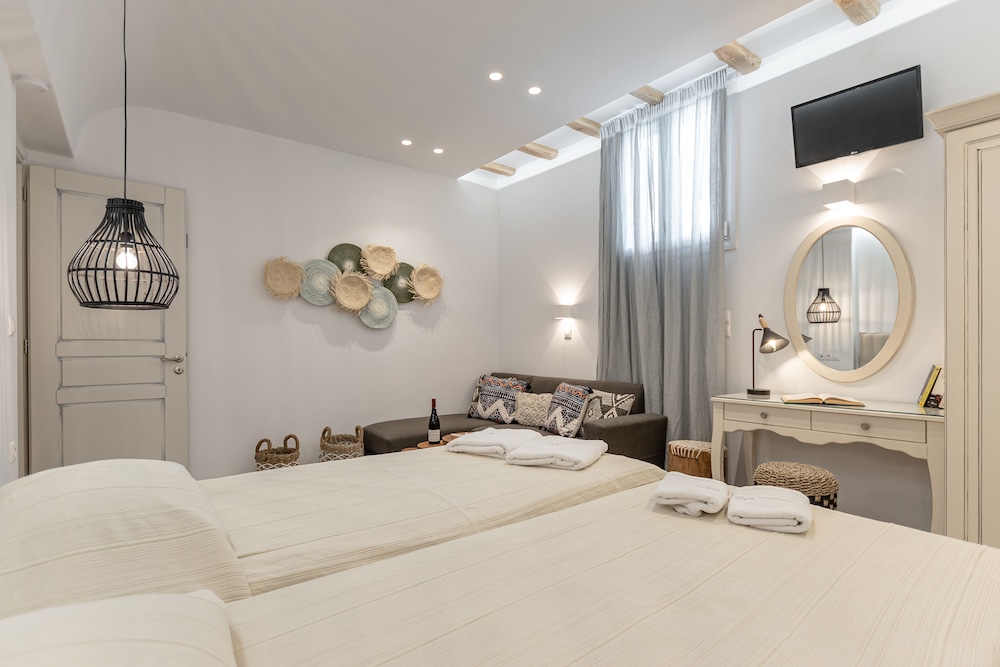3 BEDROOMS, GRAND, SUITE, PARTIAL SEA VIEW, PRIVATE POOL
