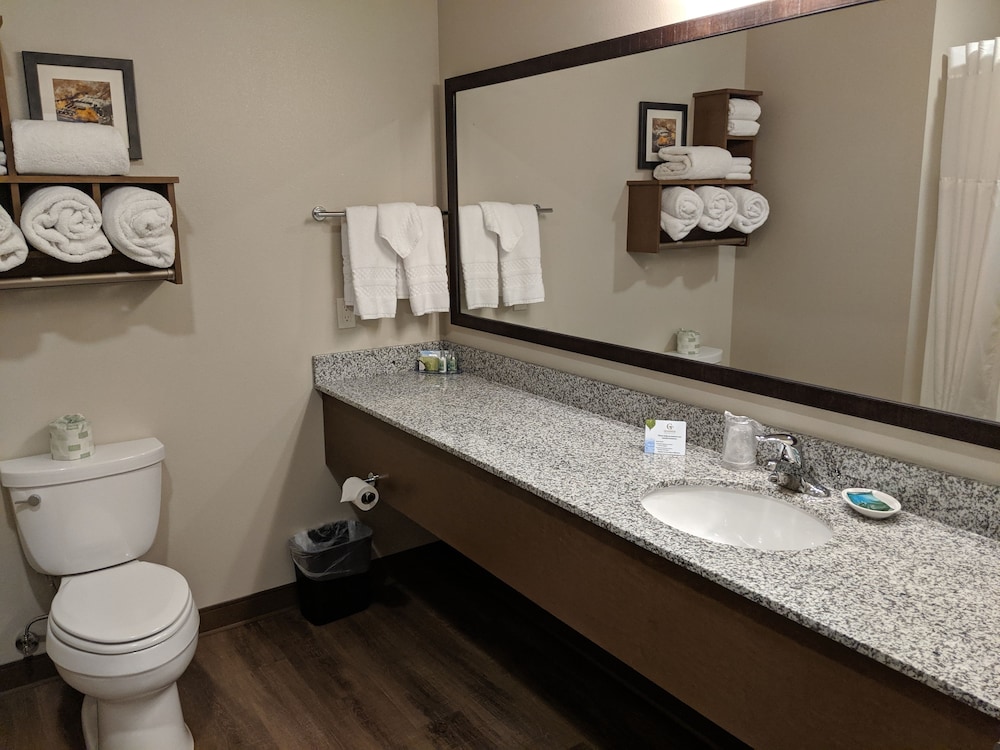 GrandStay Hotel & Suites Sisters 30/33