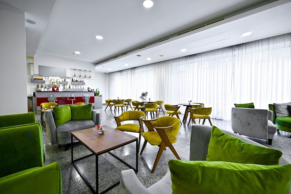 EUROPE HOTEL 36/55