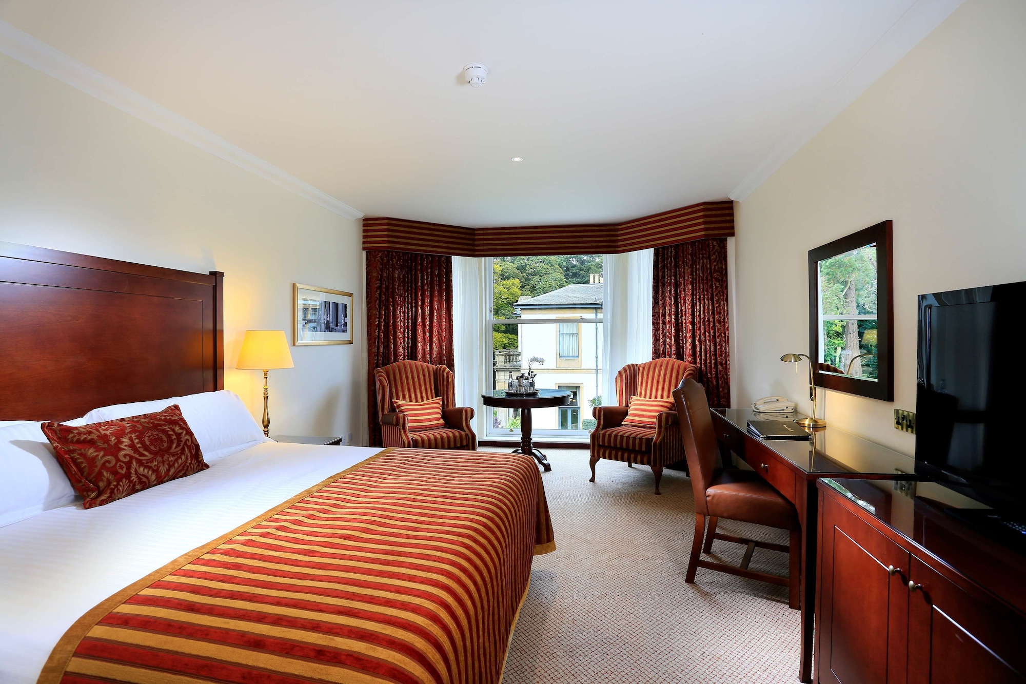 DELUXE, TWIN BEDS