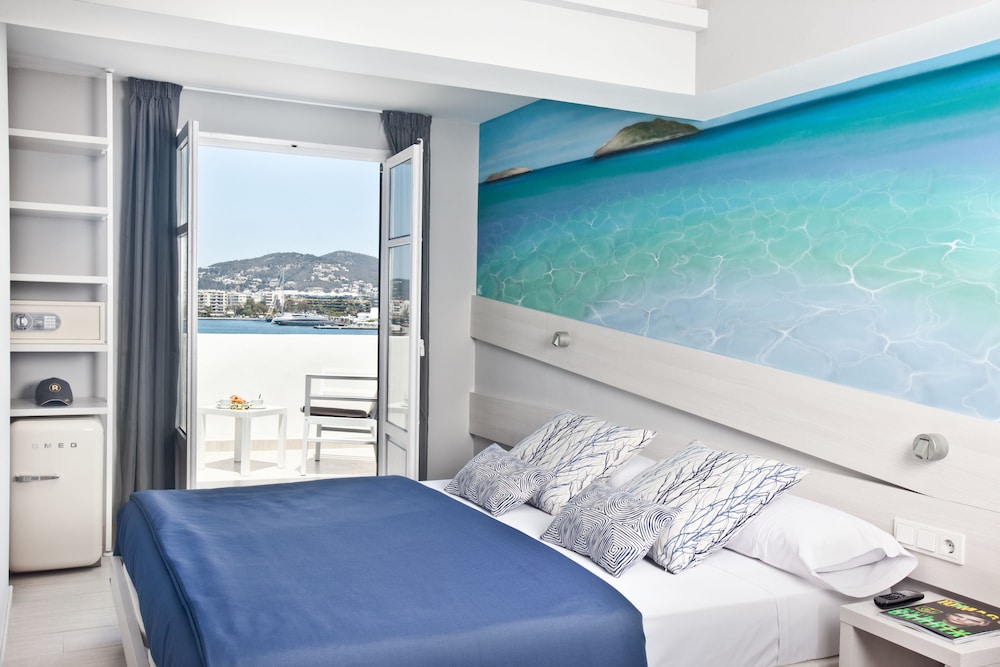 Hotel Ryans La Marina 17/69