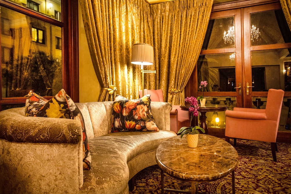 Palazzo Hotel At Montecasino 47/69