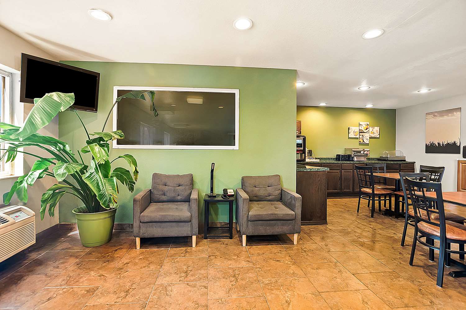 Surestay Plus Hotel By Best Western Bettendorf 6/8