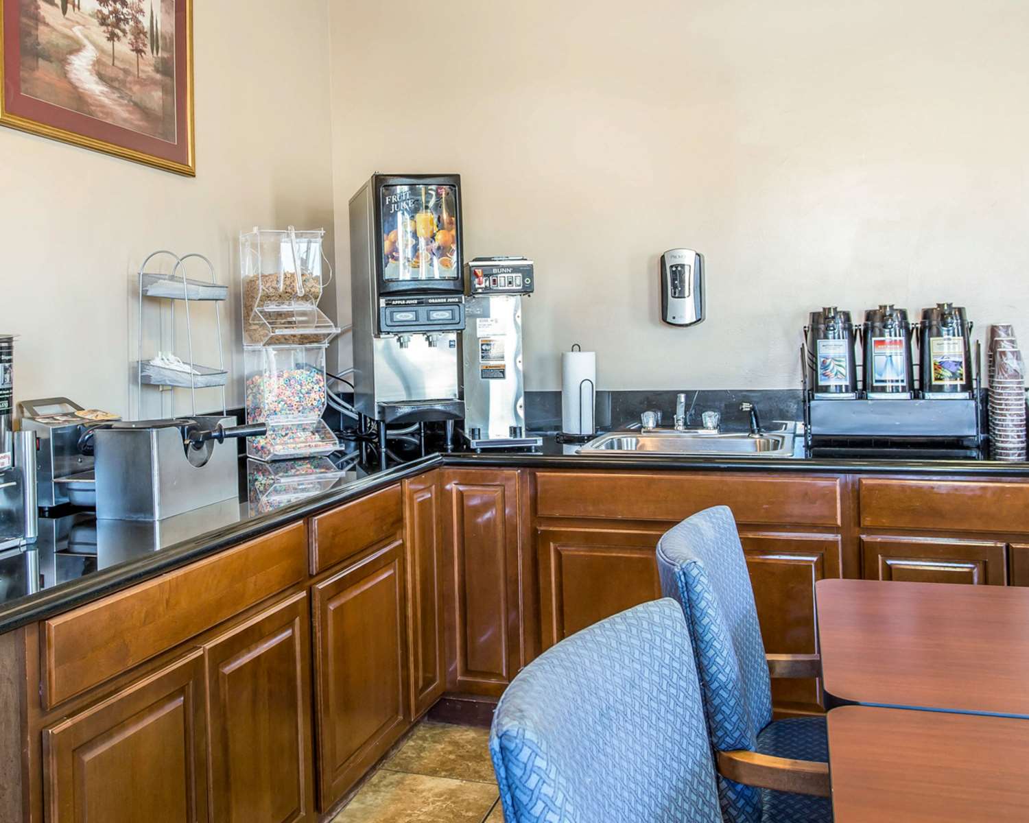 Rodeway Inn And Suites Riverton 19/23