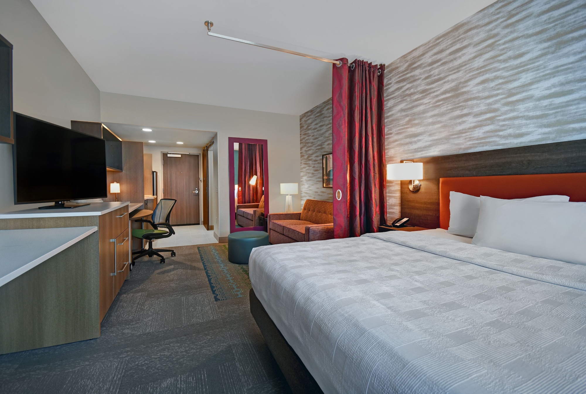SUITE, KING BED, ACCESSIBLE