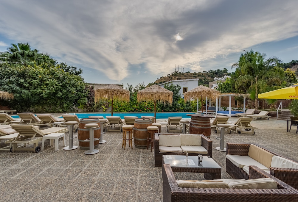 Antonis G Hotel Apartments 38/50