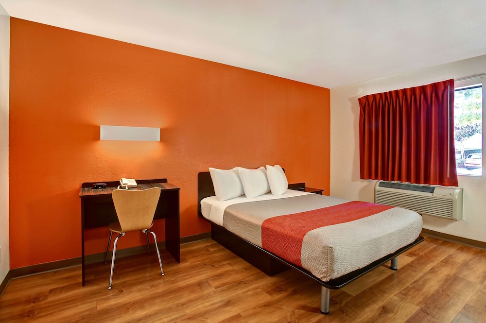 Motel6 Sunnyvale, CA - North 33/60