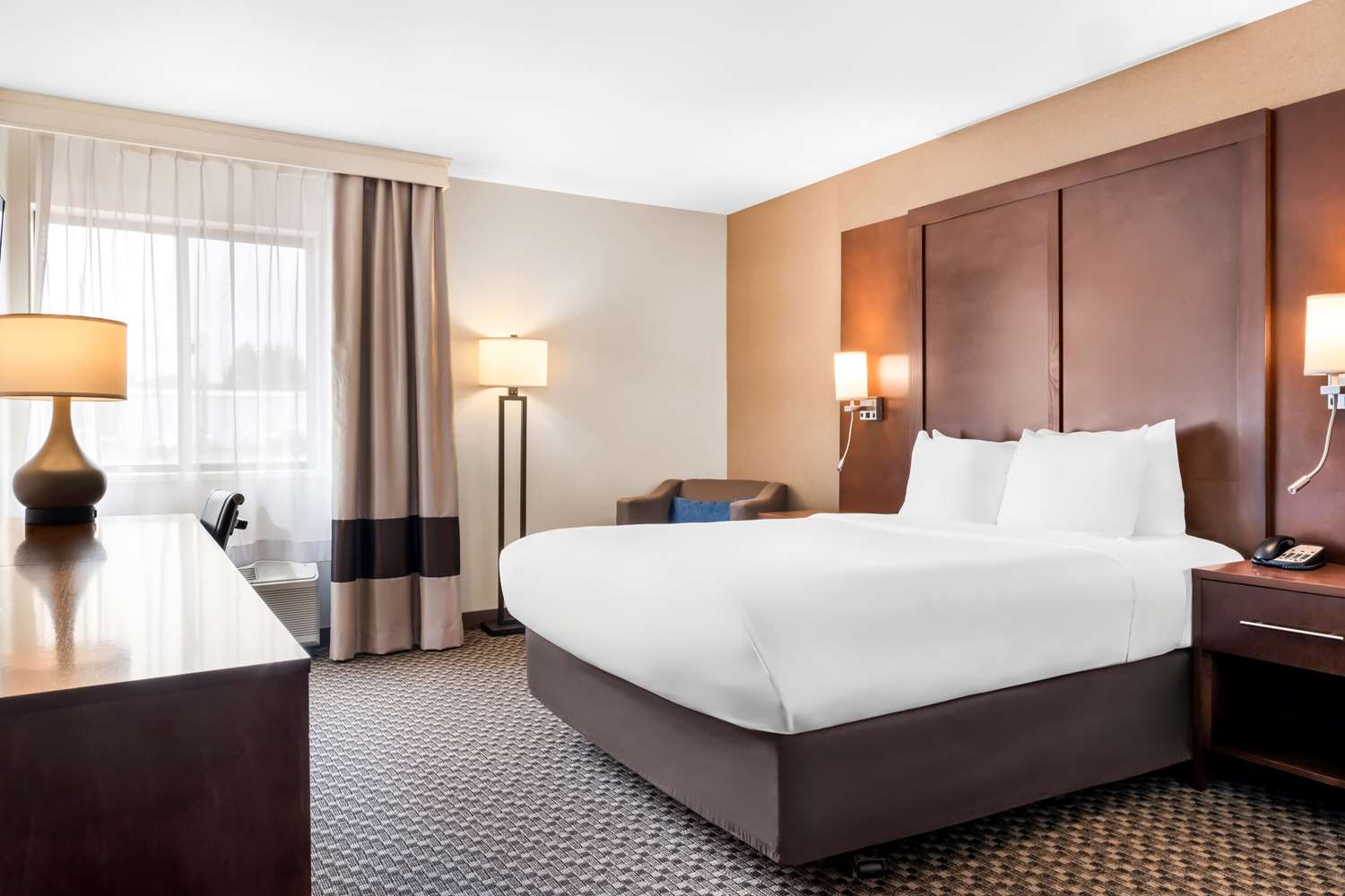 غرفة بسرير كينج لذوي الإعاقة، Comfort Inn At Buffalo Bill Village Resort 2/4