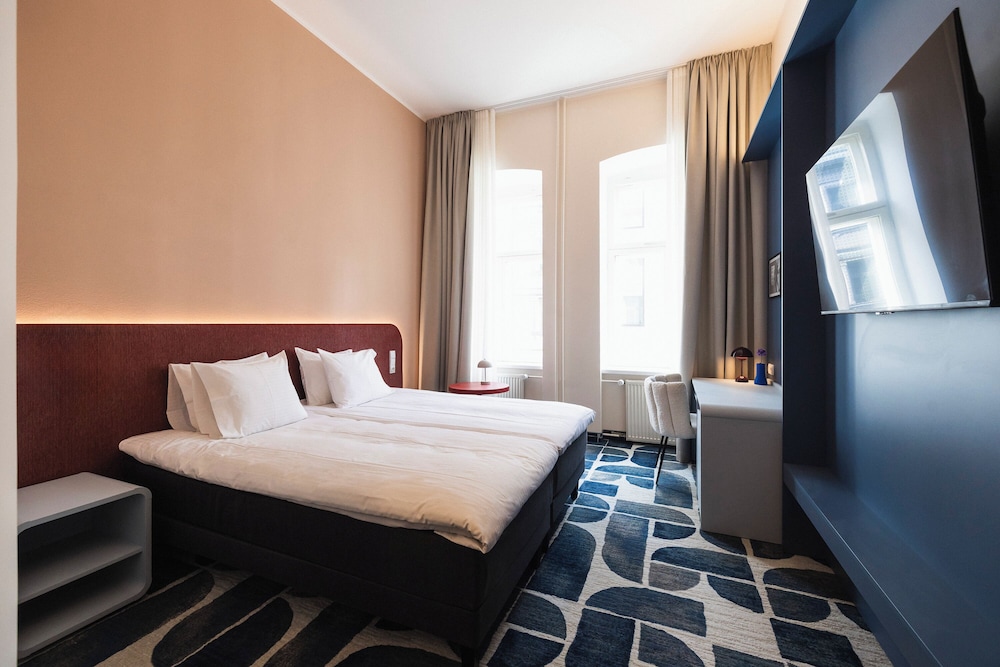London Hotel 17/50