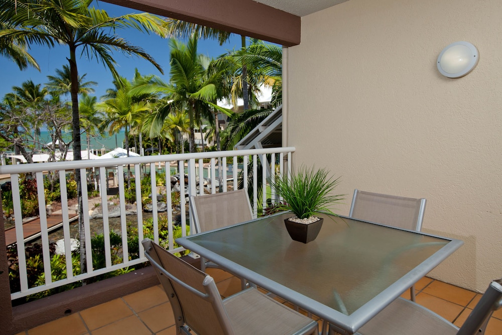 Coral Sands Beachfront Resort 40/59