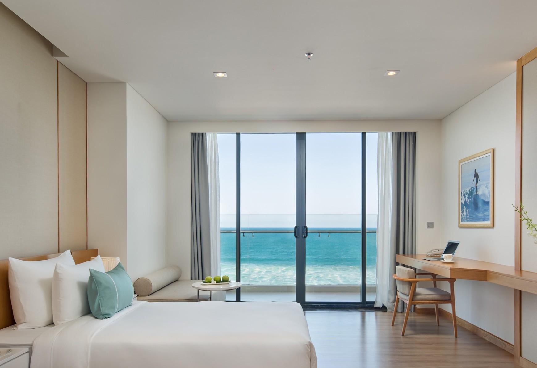 Premier, Suite, King Bed, Ocean Front, Balcony