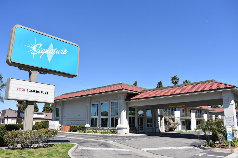 Signature Anaheim Maingate 4/31