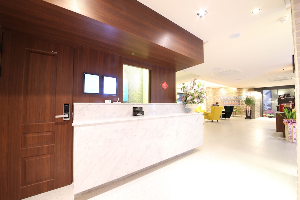 Brooks Hotel 9/50