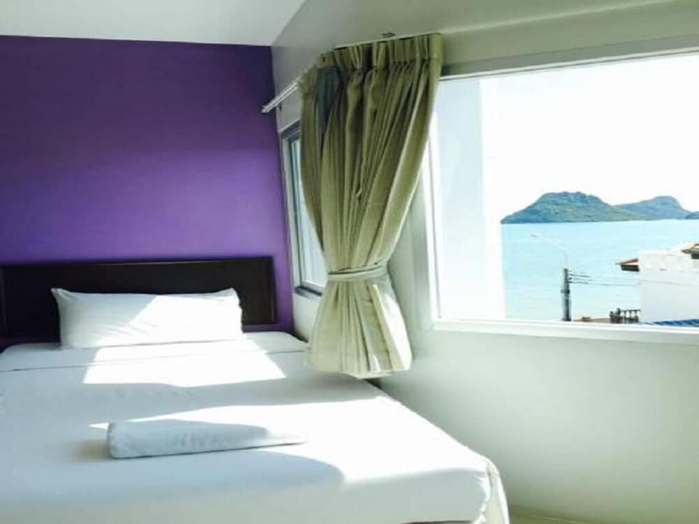 Prachuap Beach Hotel 18/40