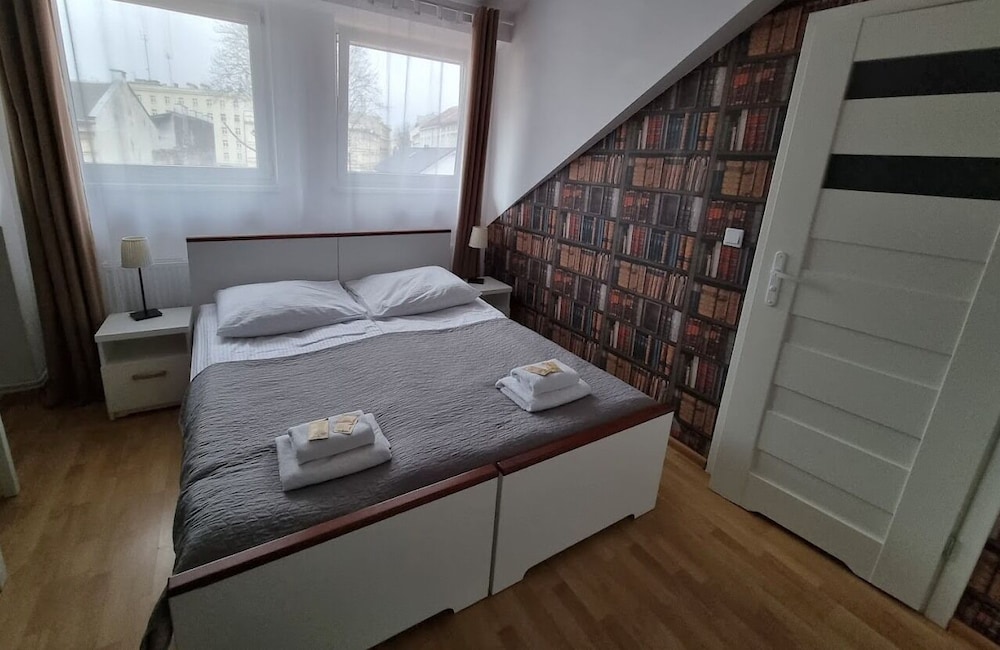COMFORT, QUEEN BED