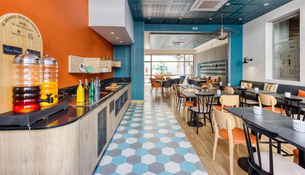 restaurant cafeteria